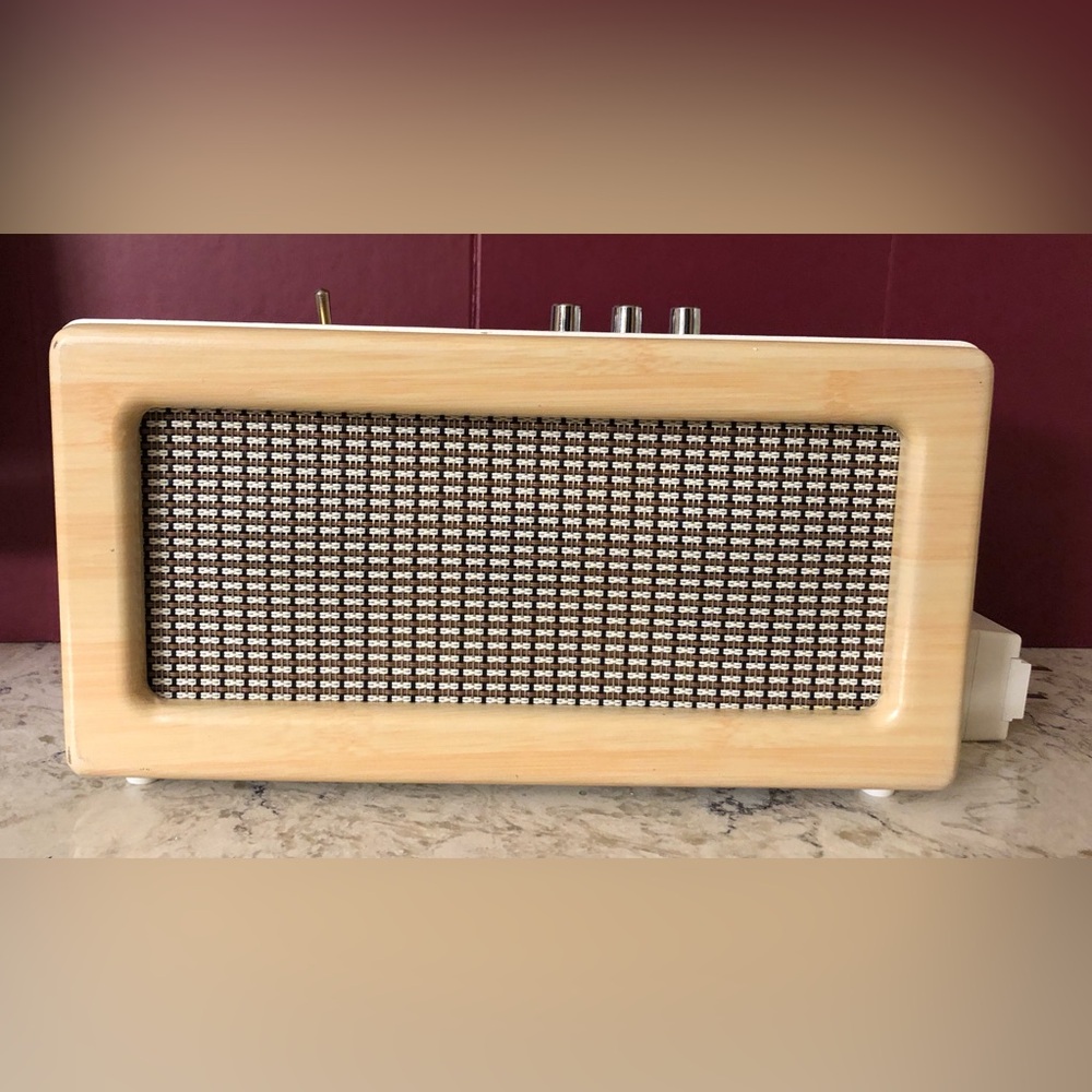 Sharper Image Image SBT3002 Bluetooth Wireless Retro Speaker